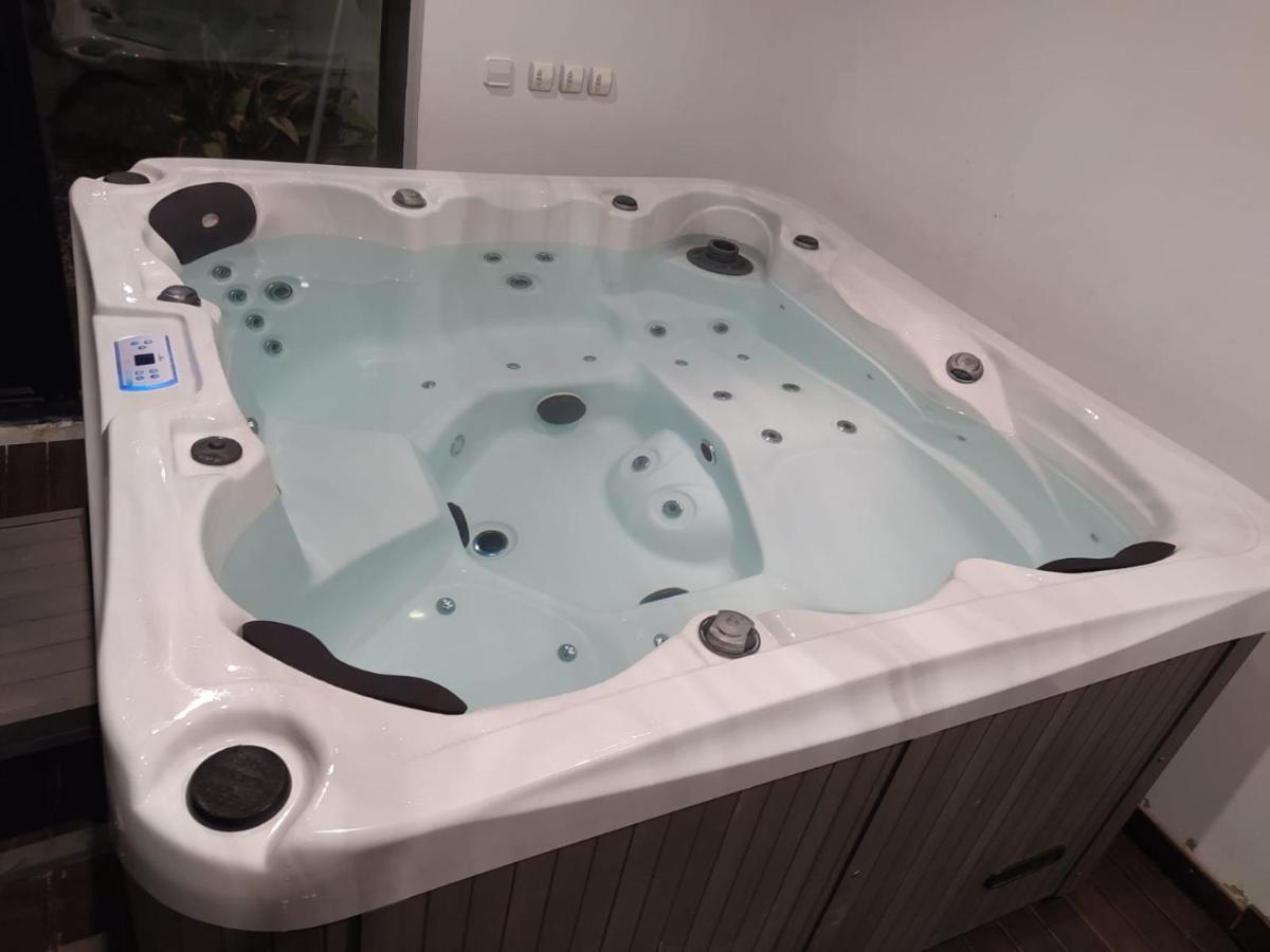 Villa Casa Ceca De La Playa Y Barcelona, Con Piscina Climatizada Y Jacuzzi Vallromanes Esterno foto