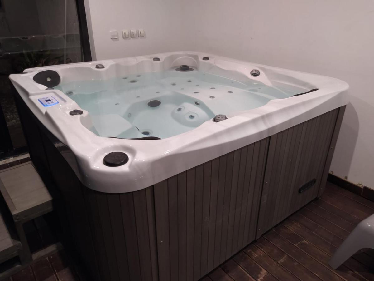Villa Casa Ceca De La Playa Y Barcelona, Con Piscina Climatizada Y Jacuzzi Vallromanes Esterno foto